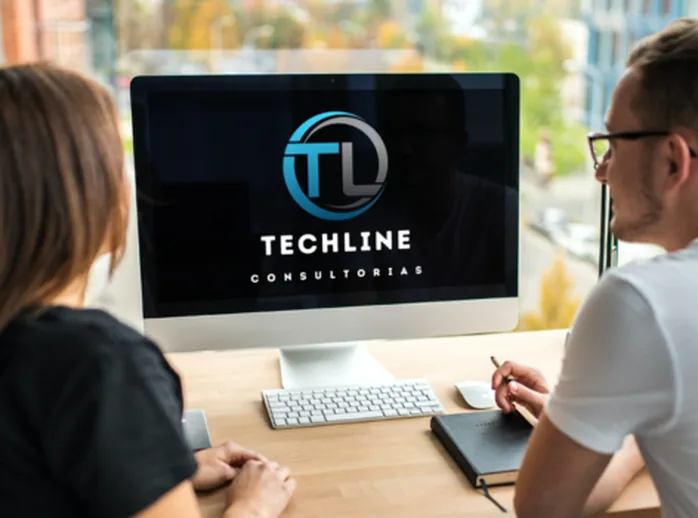 Equipe em reunião de trabalho com clima moderno e descontraído